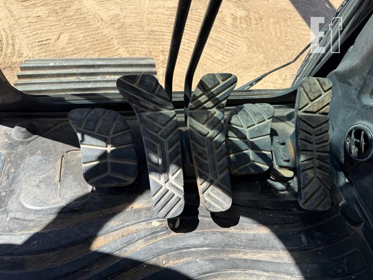 2017-hyundai-hx300l-image-28