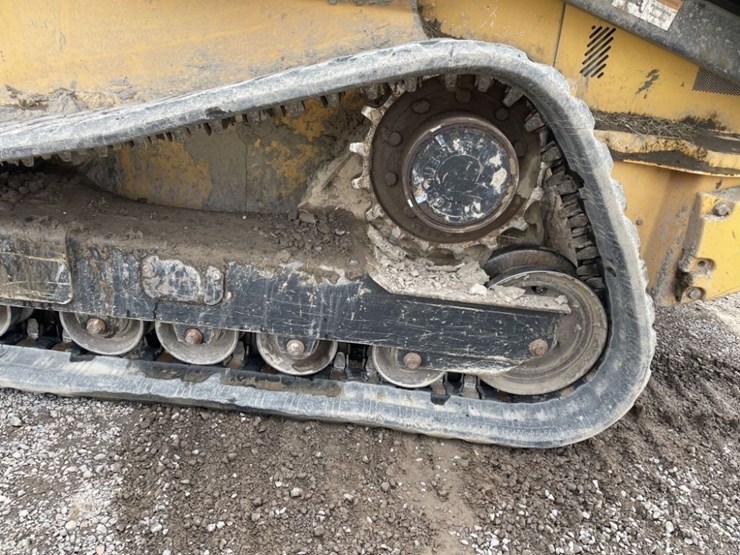 2013-deere-333e-image-11