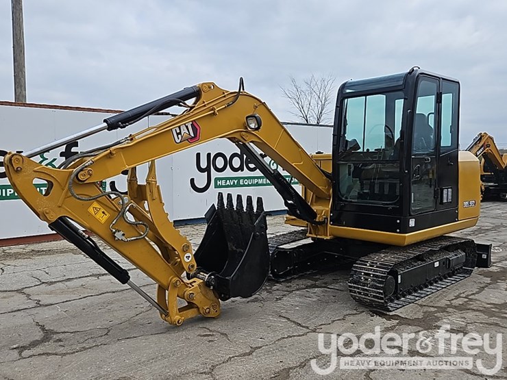 2018-caterpillar-305.5-image-1