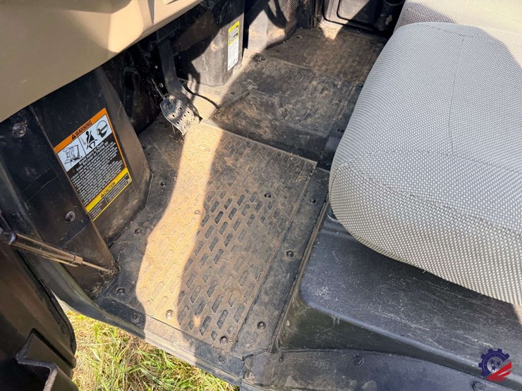 2024-john-deere-gator-xuv-835r-image-32