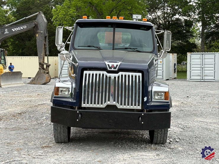 2019-western-star-4700-image-13