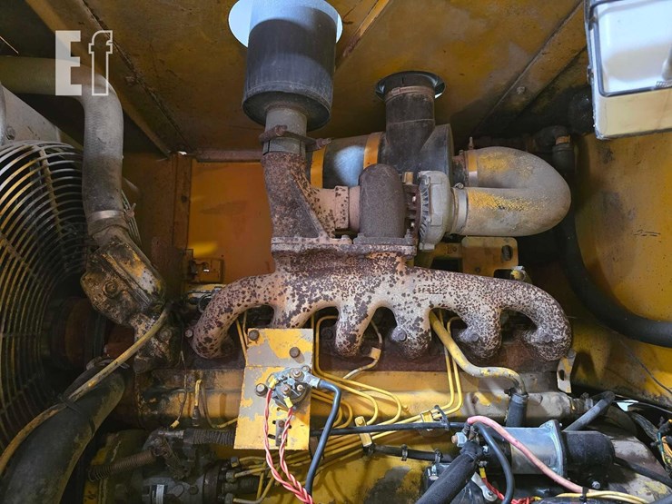 1990-deere-624e-image-19