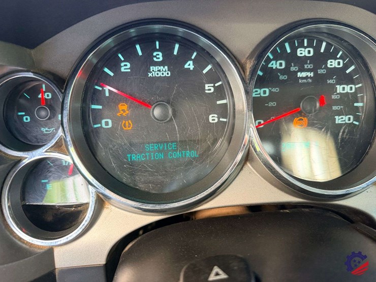 2012-chevrolet-silverado-2500hd-image-32