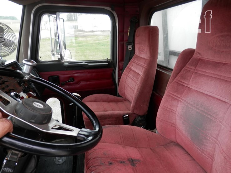 1999-peterbilt-385-image-16