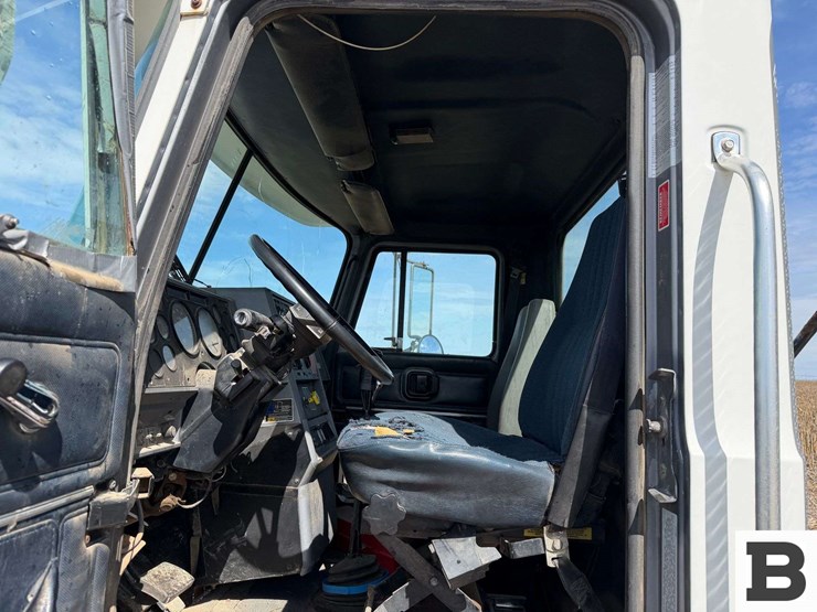 2000-mack-ch612-image-42