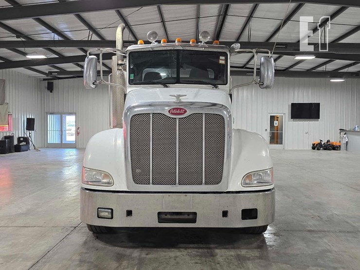2013-peterbilt-384-image-7