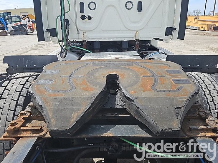 2019-freightliner-cascadia-125-image-17