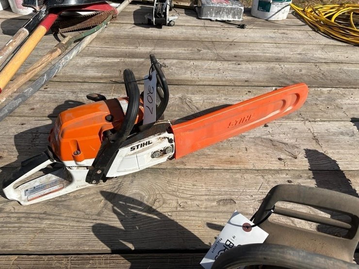 stihl-ms261c-chainsaw-image-3