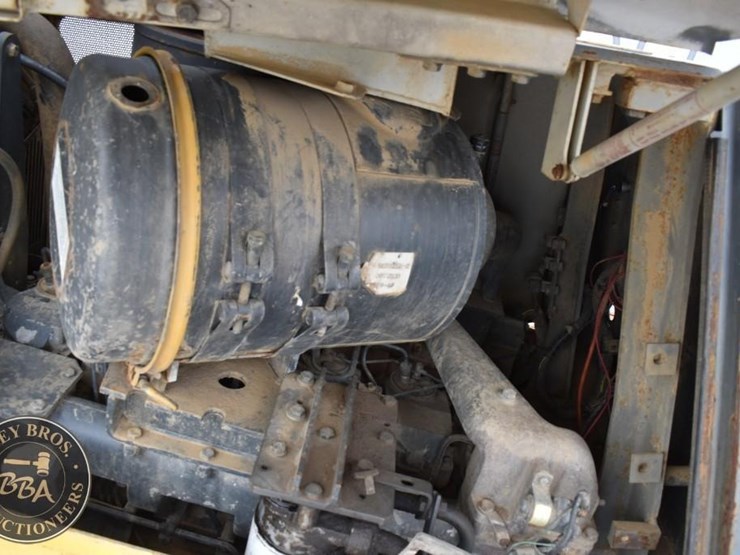 komatsu-d65ex-12-image-28