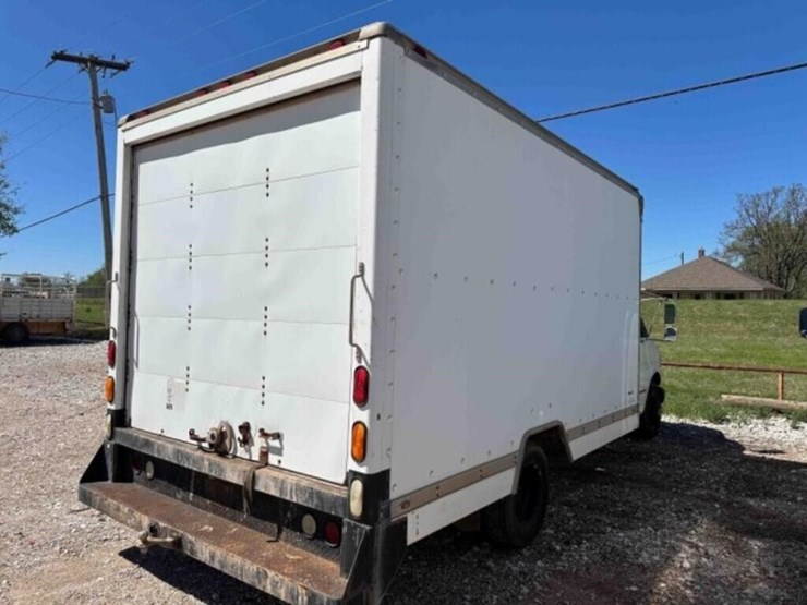 2001-gmc-3500-image-3