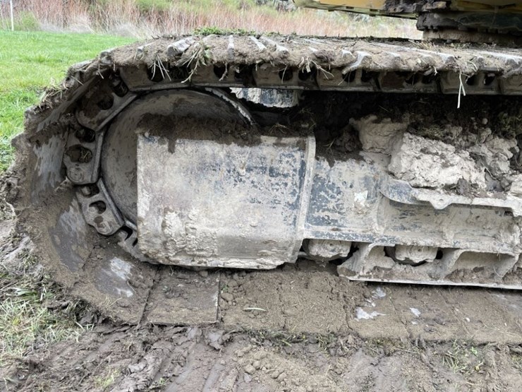 2013-caterpillar-320e-image-18