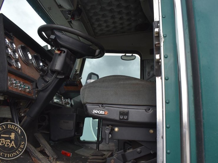 2000-kenworth-t600-image-32