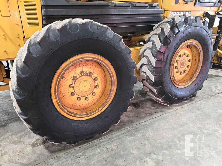 2005-caterpillar-140h-image-29