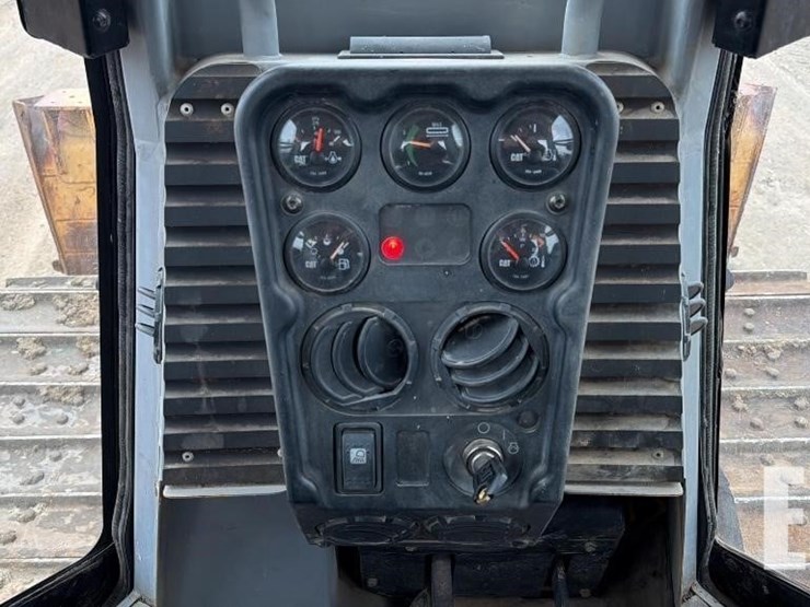 2005-caterpillar-d5g-lgp-image-11