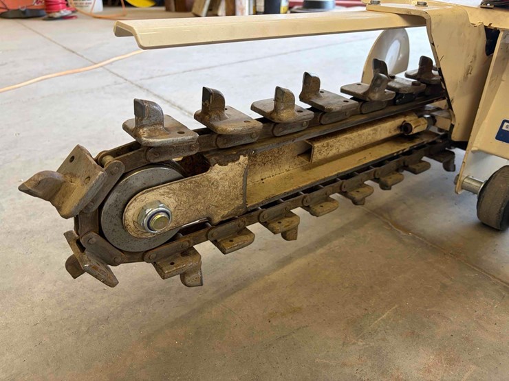 edco-gas-trencher-image-8