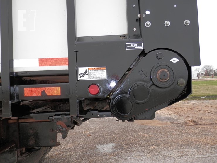 1999-peterbilt-385-image-10