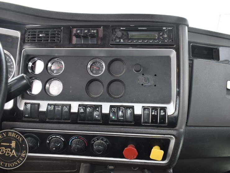 2013-kenworth-t660-image-36