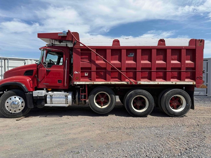 2007-mack-granite-gu713-image-2