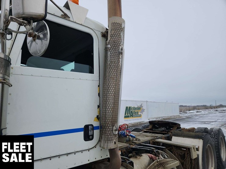 2015-peterbilt-367-image-46