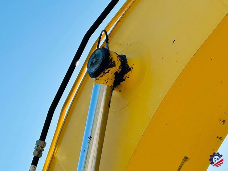 2015-komatsu-pc210-lc-image-47