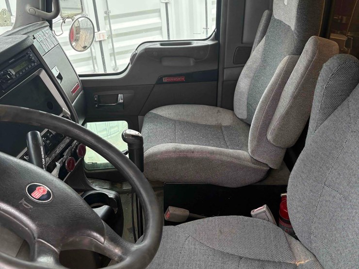 2010-caterpillar-c13-image-11