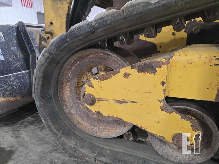 2015-caterpillar-259d-image-25