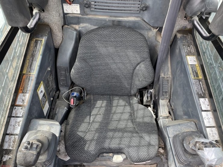 2013-deere-333e-image-22