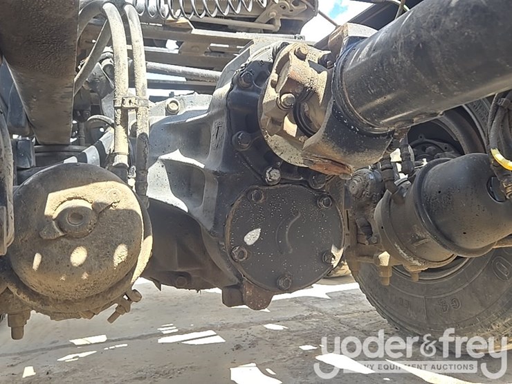 2011-freightliner-cascadia-125-image-49