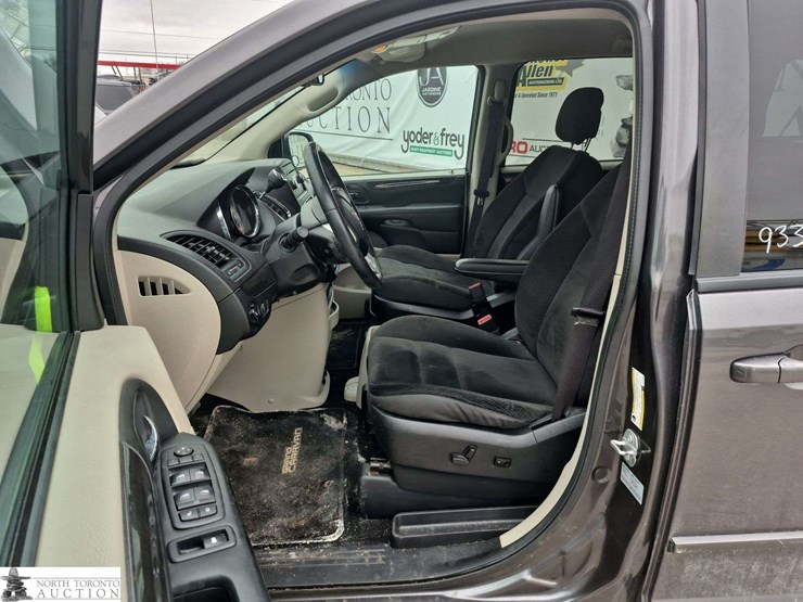 2017-dodge-grand-caravan-sxt-image-11