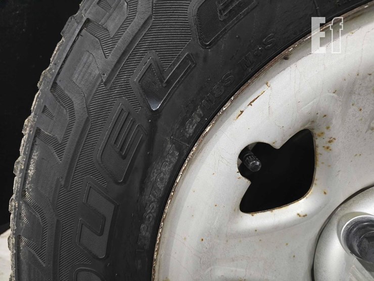 2015-chevrolet-silverado-1500-image-25