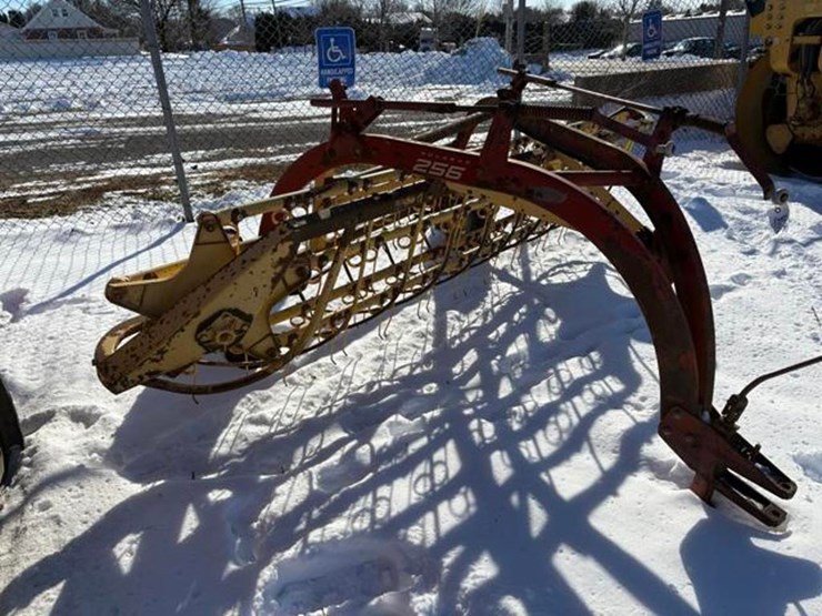 new-holland-256-image-3