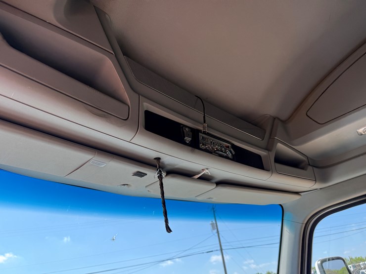 2016-kenworth-t880-image-19