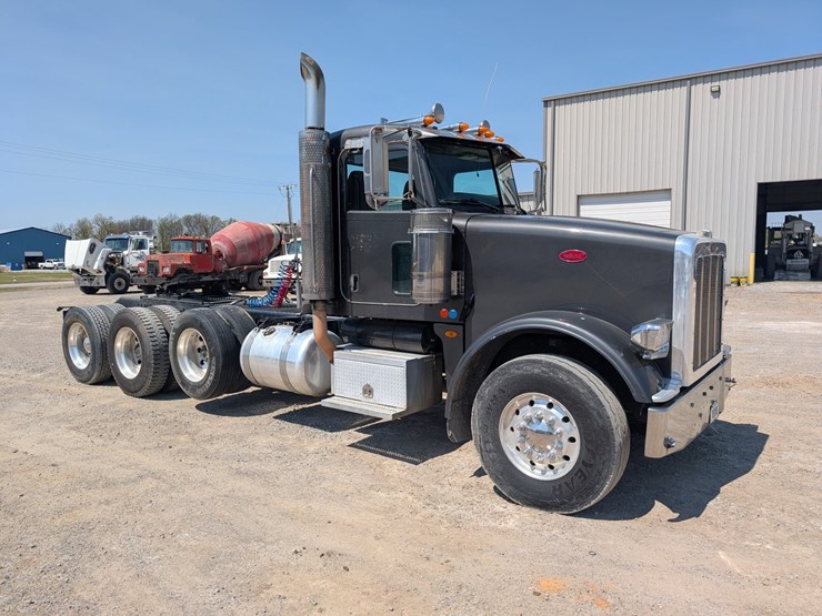 2009-peterbilt-367-image-2