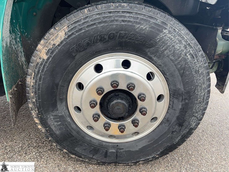 2012-freightliner-m2-106-image-45