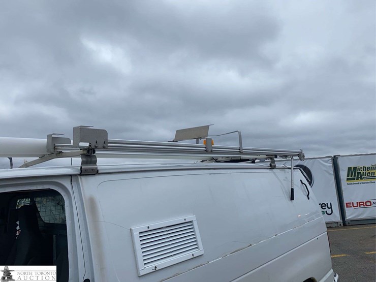 2011-ford-cargo-image-32