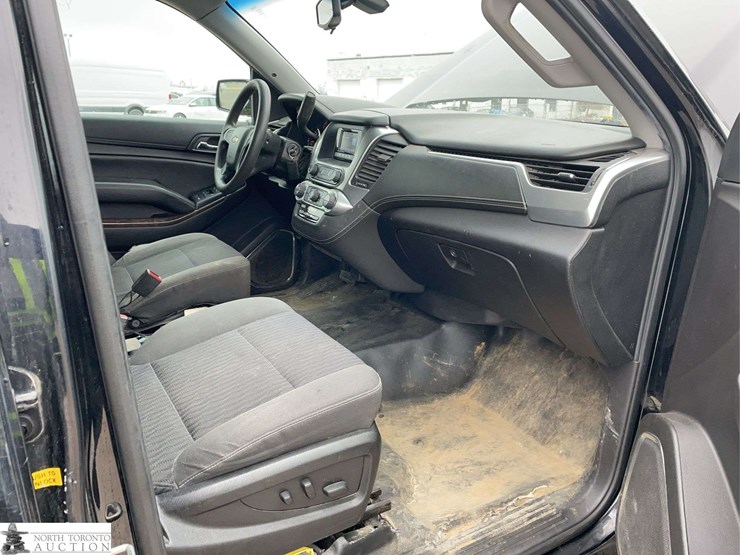 2017-chevrolet-tahoe-image-23