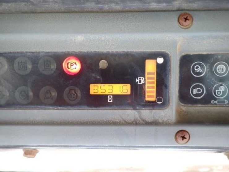 2005-new-holland-ls185b-image-10