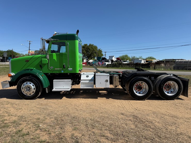 2020-peterbilt-367-image-4