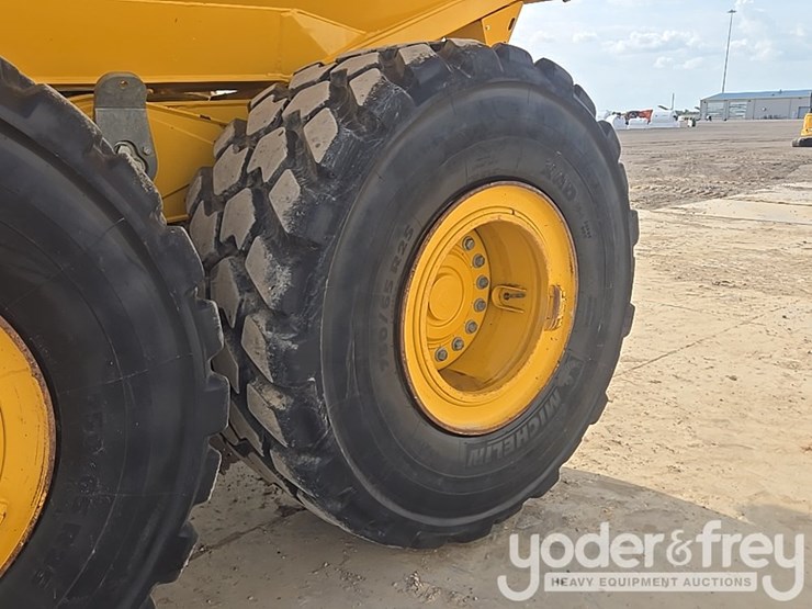 2022-deere-260e-image-15