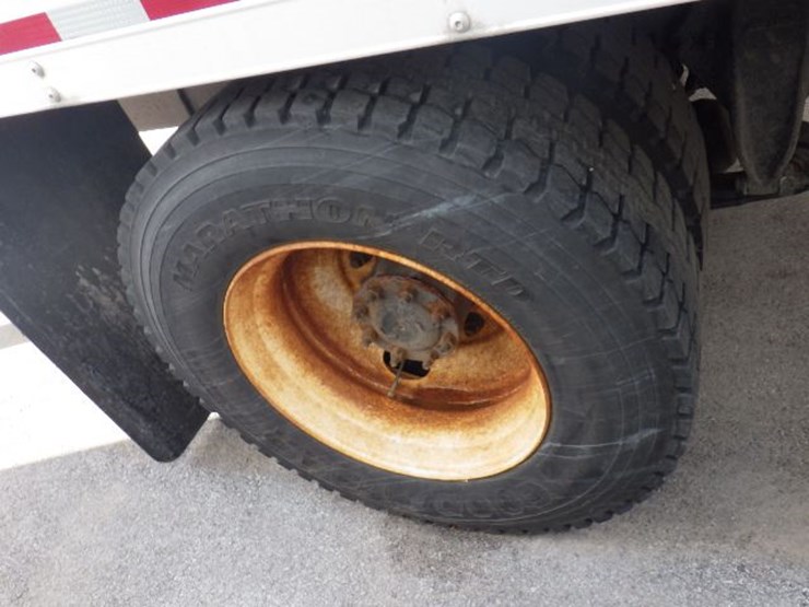 2019-freightliner-m2-106-image-5