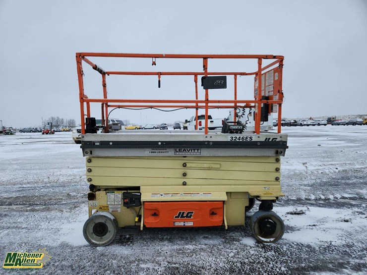 2014-jlg-3246es-image-6