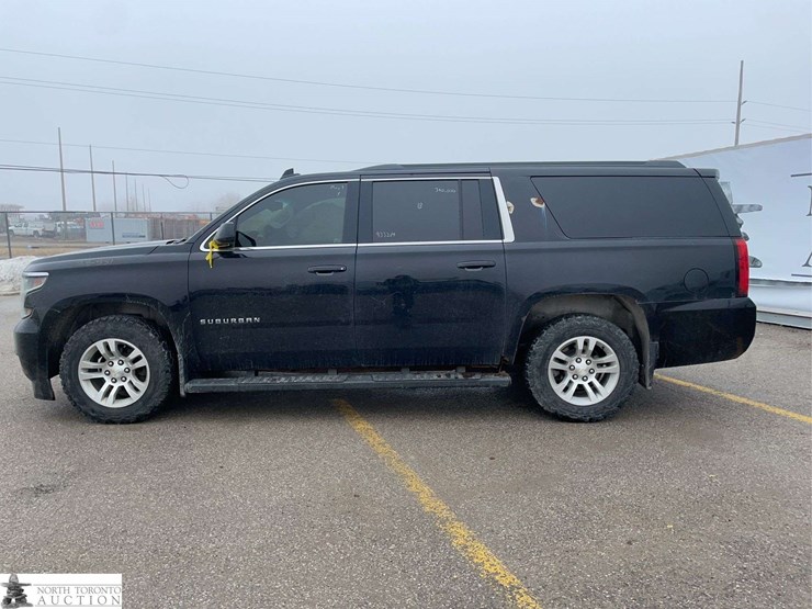2018-chevrolet-suburban-image-8