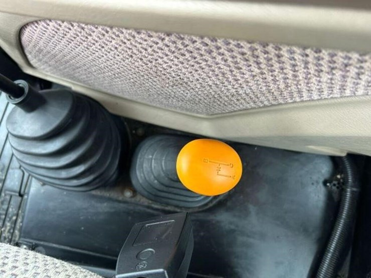 2016-john-deere-5085e-image-19