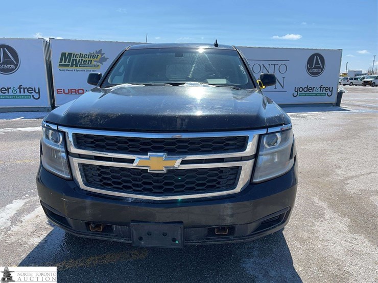 2017-chevrolet-tahoe-image-2