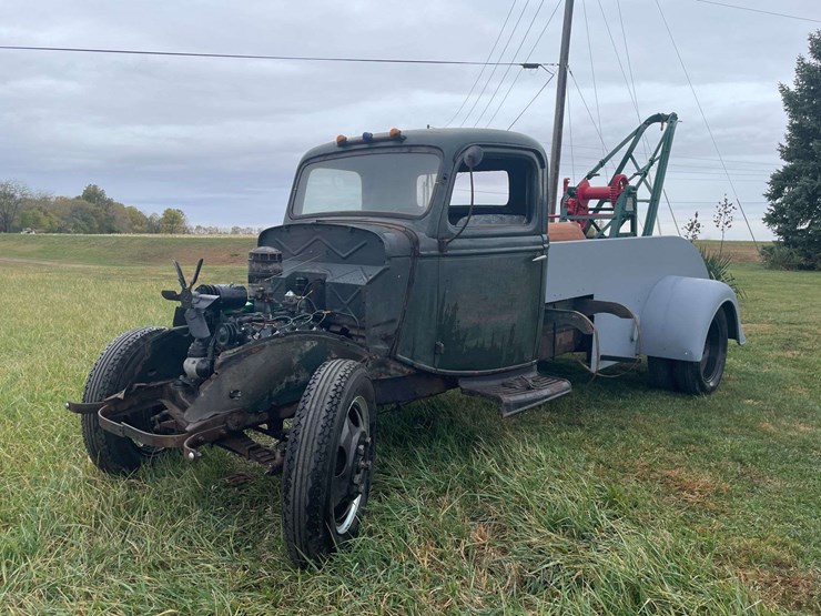 1935-ford-wrecker-image-1