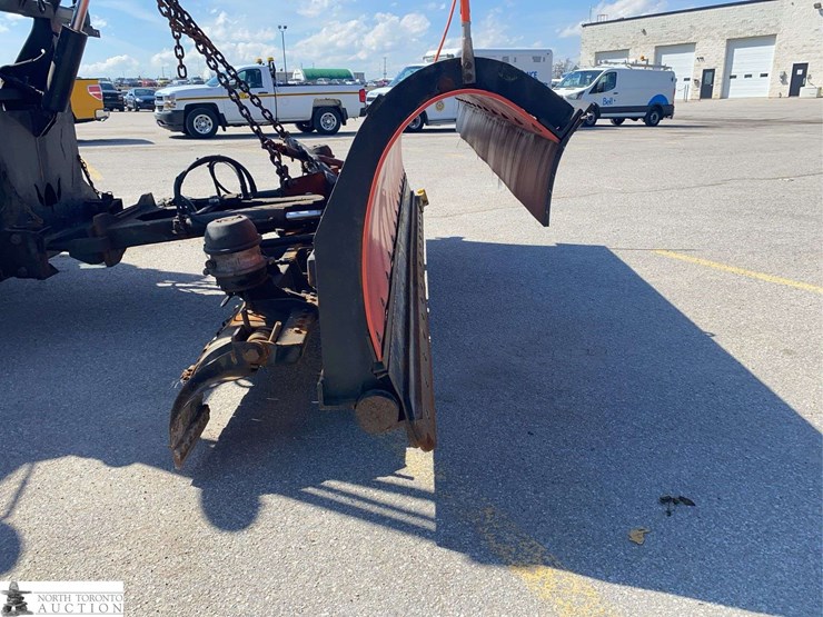 2016-freightliner-108sd-image-37