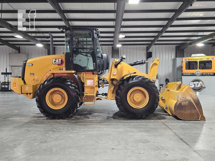 2022-caterpillar-920-image-6