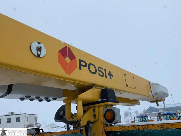 2011-freightliner-m2-106-image-27