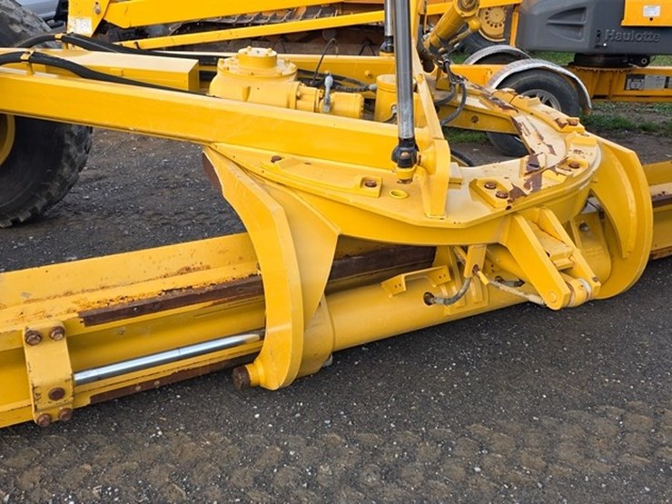 2020-caterpillar-140-image-11