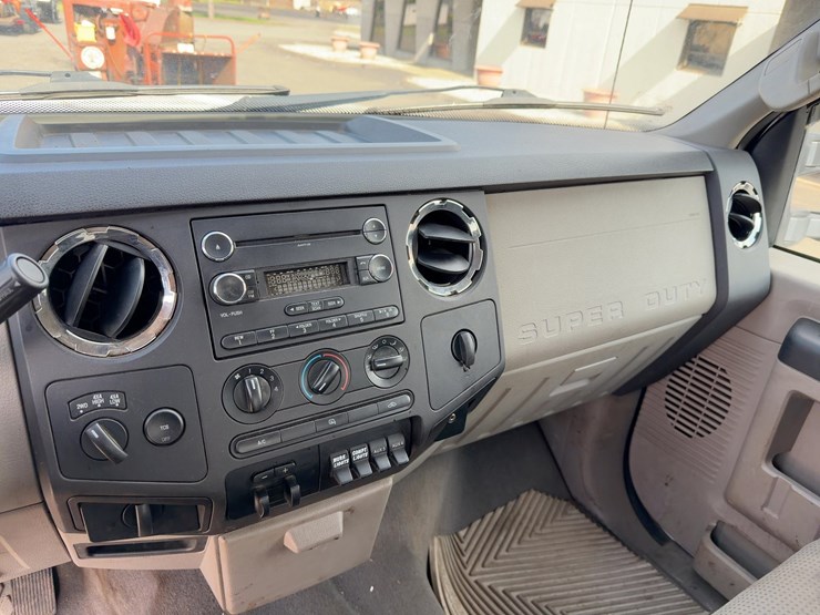 2010-ford-f350-xlt-image-25